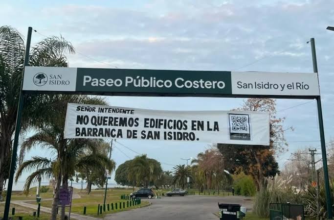 Cartel contra desarrollos inmobiliarios en la barranca de San Isidro